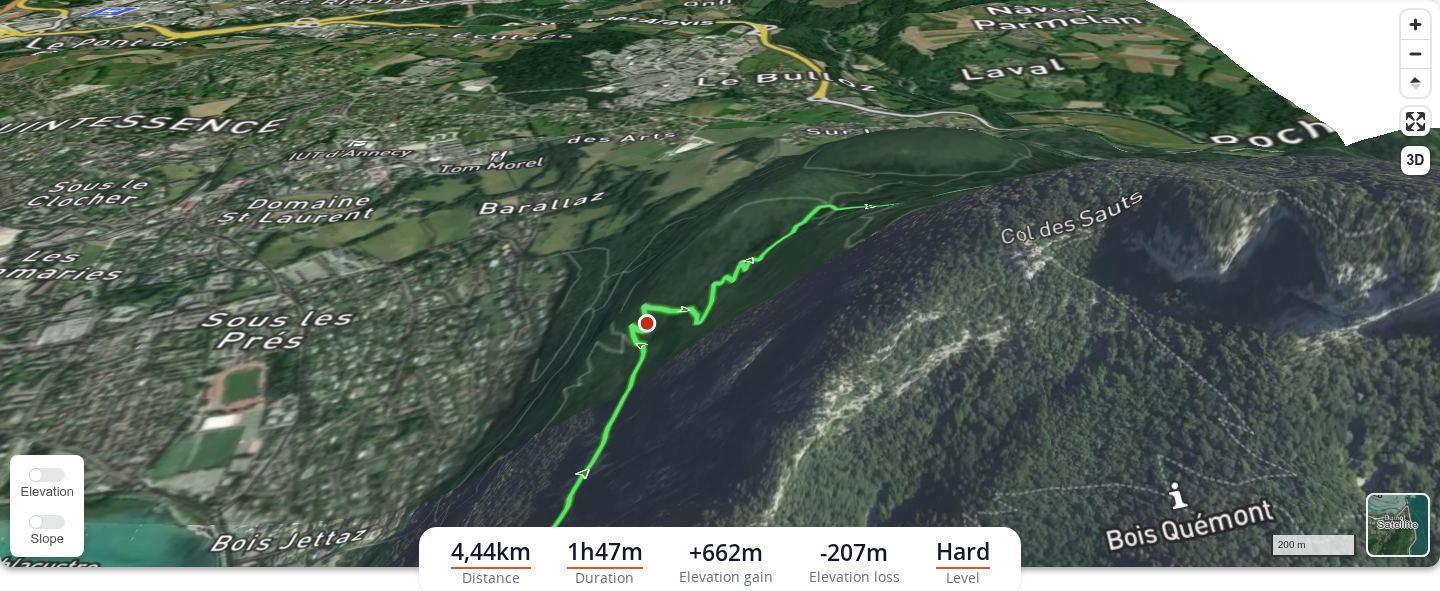 3D fly-over of a mountain hike on a desktop in MapPlanner: tilted satellite view in relief, with the route and a position marker during the flight